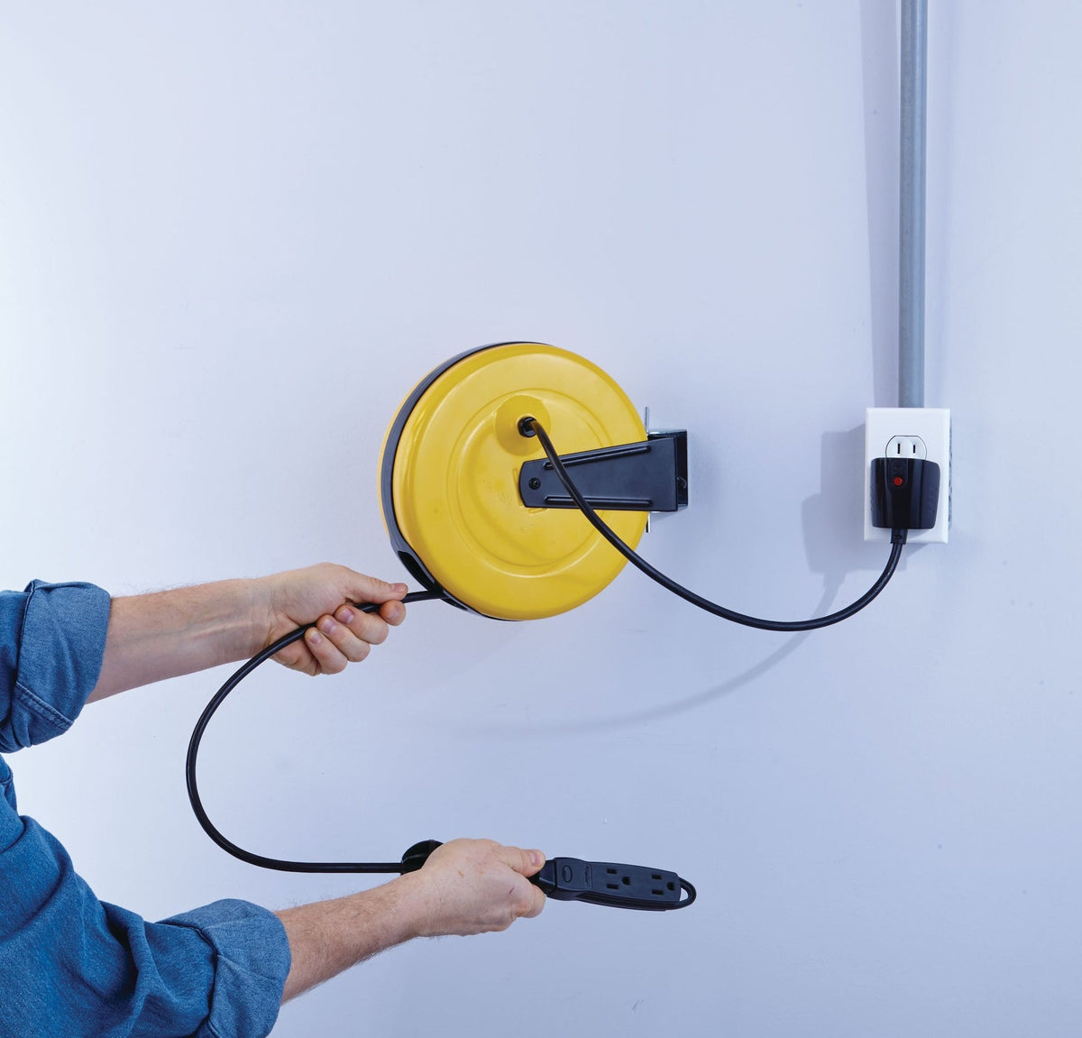 30-ft 16/3 Retractactabe Extension Cord Reel with 3 Grounded Outlets R1T6 - product image 3