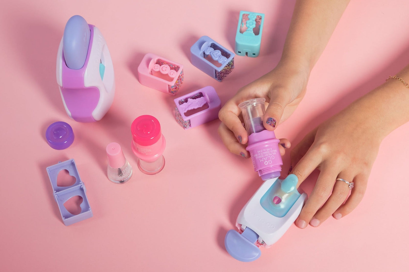 Maker, GO GLAM Studio Nail Kit, Style 200 Nails, 4 Designs, 2 Polish Applicators & Mask, Ages 7+ O9V1 - product image 5